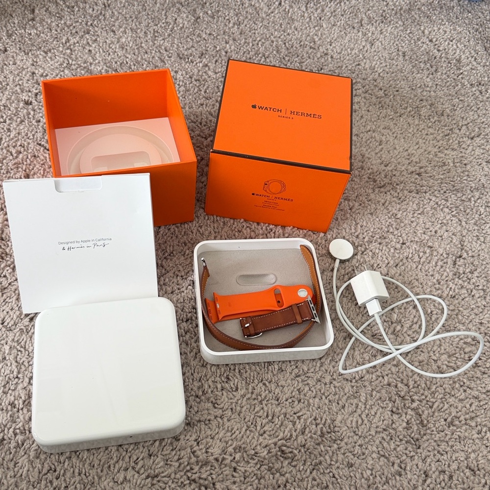 Hermes x Apple Watch Series 3 with Leather Band - Picture 5 of 6